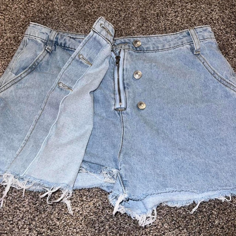 NWOT Princess Polly blue denim shorts Size 8